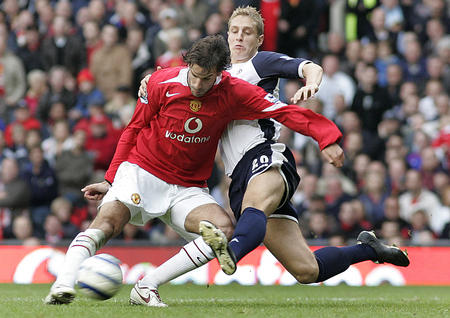 上迈出了坚 上迈出了坚