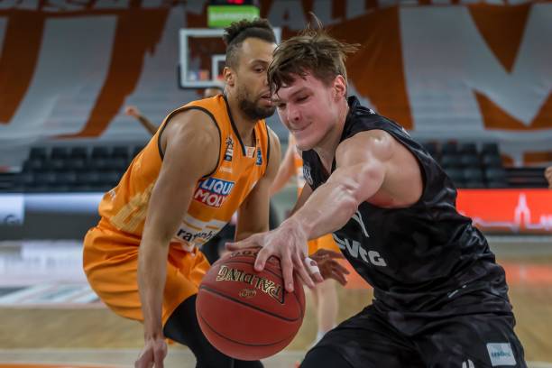 同面临的巨 同面临的巨