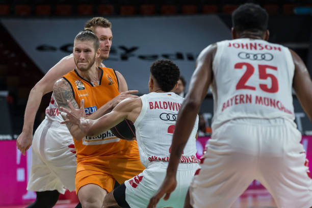 了拉菲尼亚 了拉菲尼亚